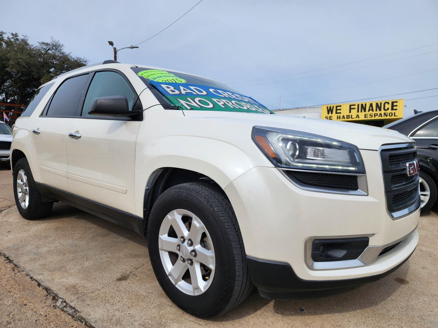 2015 DIAMOND WHITE GMC Acadia SLE-2 (1GKKRPKDXFJ) with an 3.6L V6 DOHC 24V engine, 6-Speed Automatic transmission, located at 2660 S.Garland Avenue, Garland, TX, 75041, (469) 298-3118, 32.885551, -96.655602 - Welcome to DallasAutos4Less, one of the Premier BUY HERE PAY HERE Dealers in the North Dallas Area. We specialize in financing to people with NO CREDIT or BAD CREDIT. We need proof of income, proof of residence, and a ID. Come buy your new car from us today!! This is a very well cared for 2015 GM - Photo#1